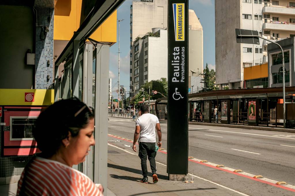 Estação Paulista, da Linha 4 – Amarela, ganhou o adendo de Pernambucanas, loja de departamento que fica ao lado estacao-paulista
