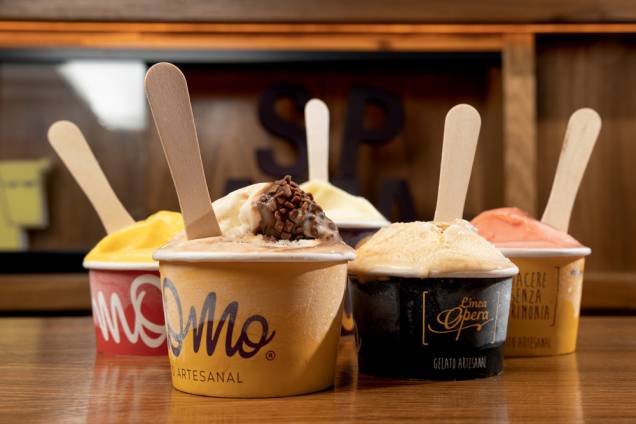 Gelatos: opções rotativas da Momo Gelatos: opções rotativas da Momo