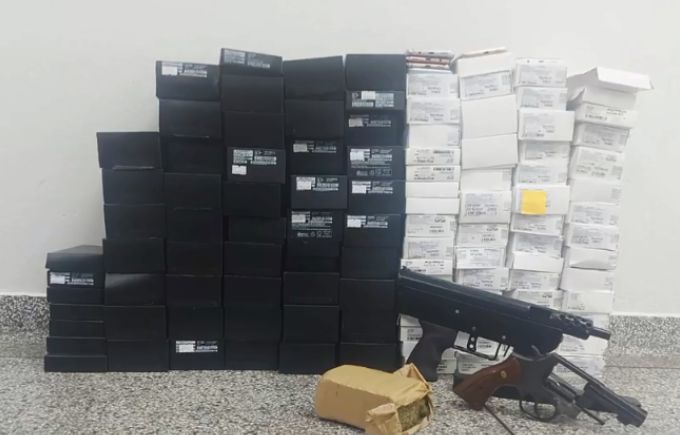 Três são presos após roubo de cem celulares em shopping do interior