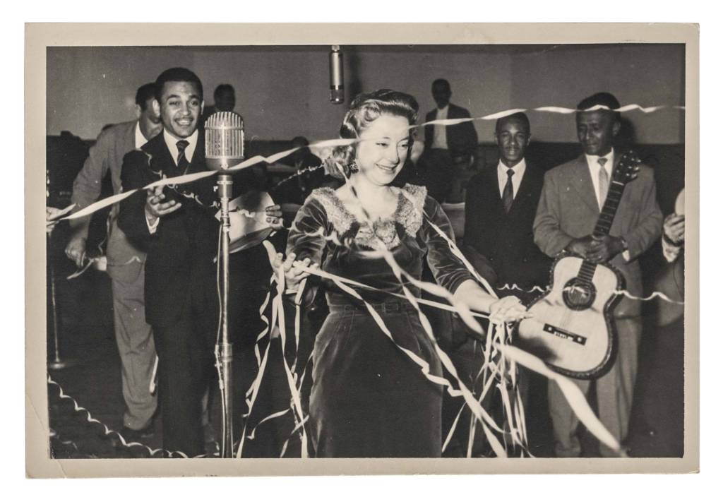 Exposição no Farol Santander resgata a história das cantoras do rádio