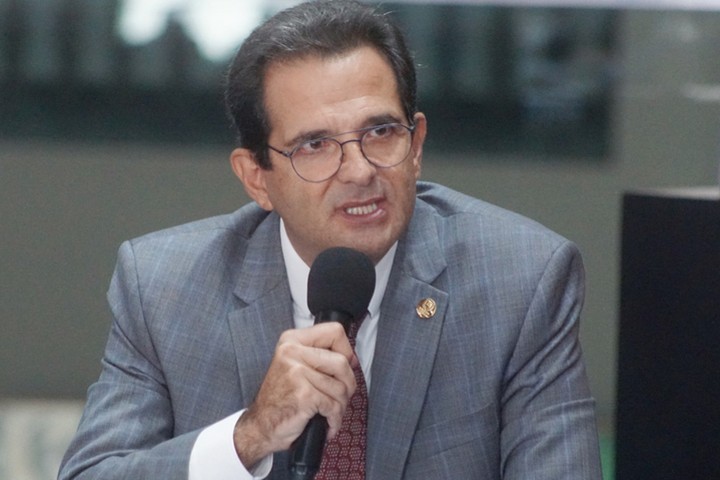 Deputado estadual sofre AVC e está na UTI do Sírio Libanês