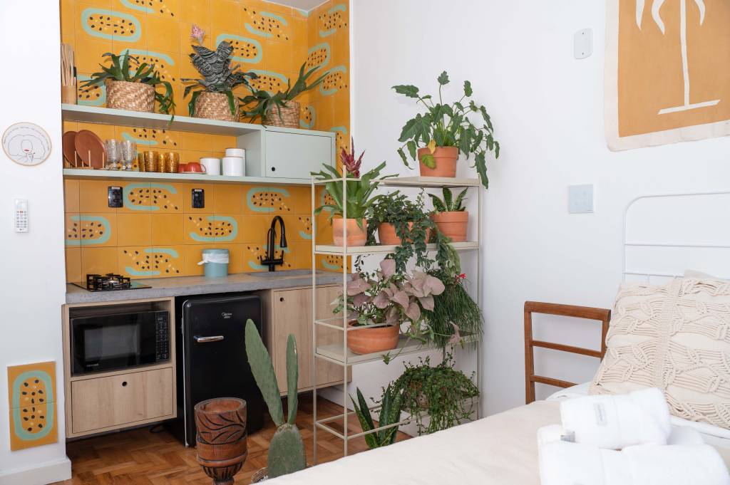 Com inspiração em Gal Costa, este foi um dos apartamentos no Copan reformado para Airbnb Com inspiração em Gal Costa, este foi um dos apartamentos no Copan reformado para ser locado via Airbnb.