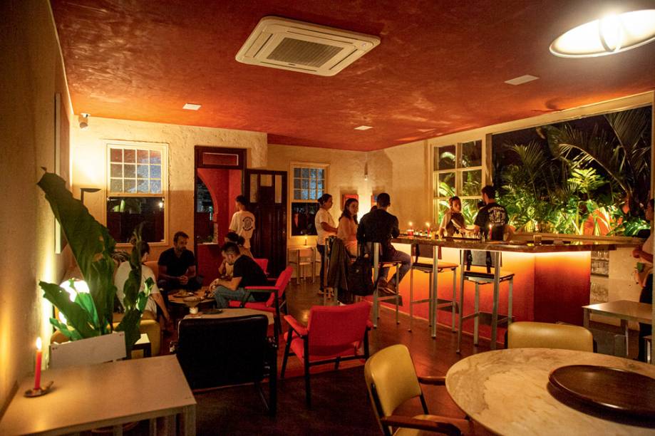 Salão: instalado em antiga residência Salão: instalado em antiga residência