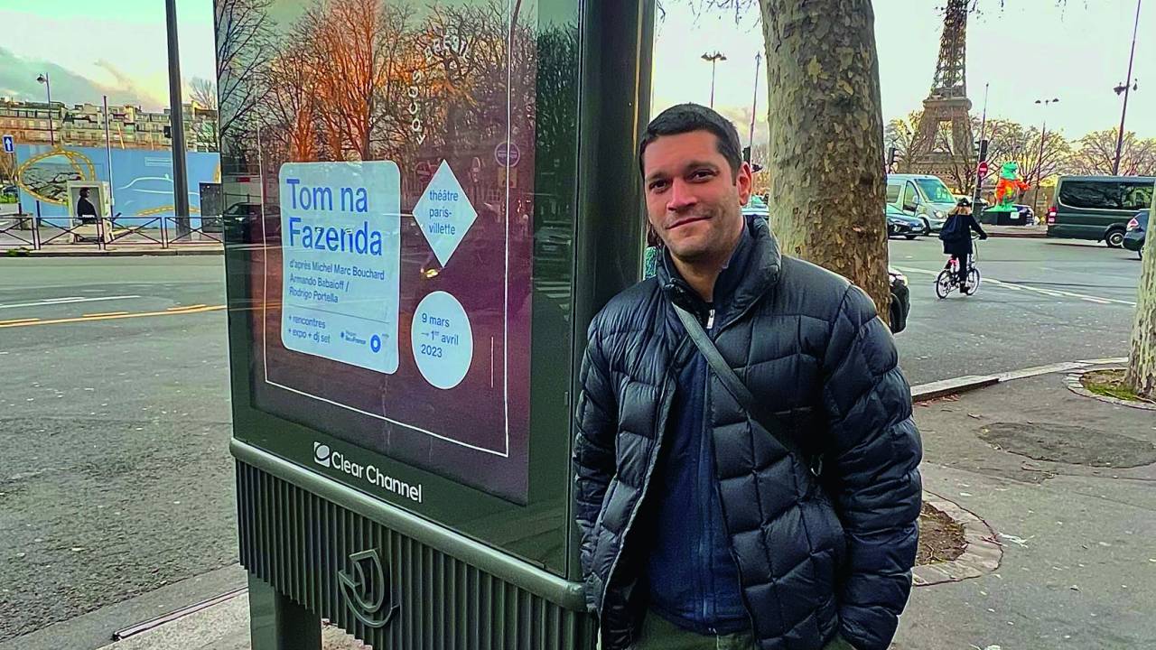 Armando Babaioff levou 'Tom na Fazenda' para Paris.