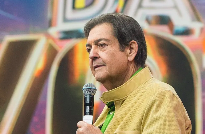 Faustão tem recuperação boa e é transferido para o quarto em SP