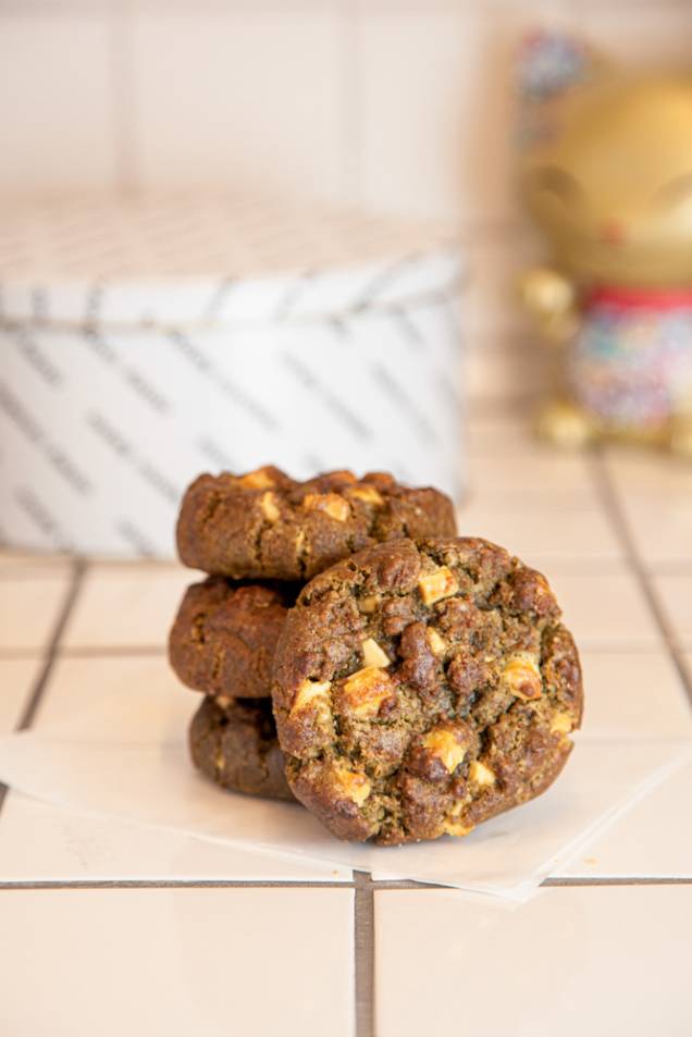 Cookie de matchá: com chocolate branco Cookie de matchá: com chocolate branco