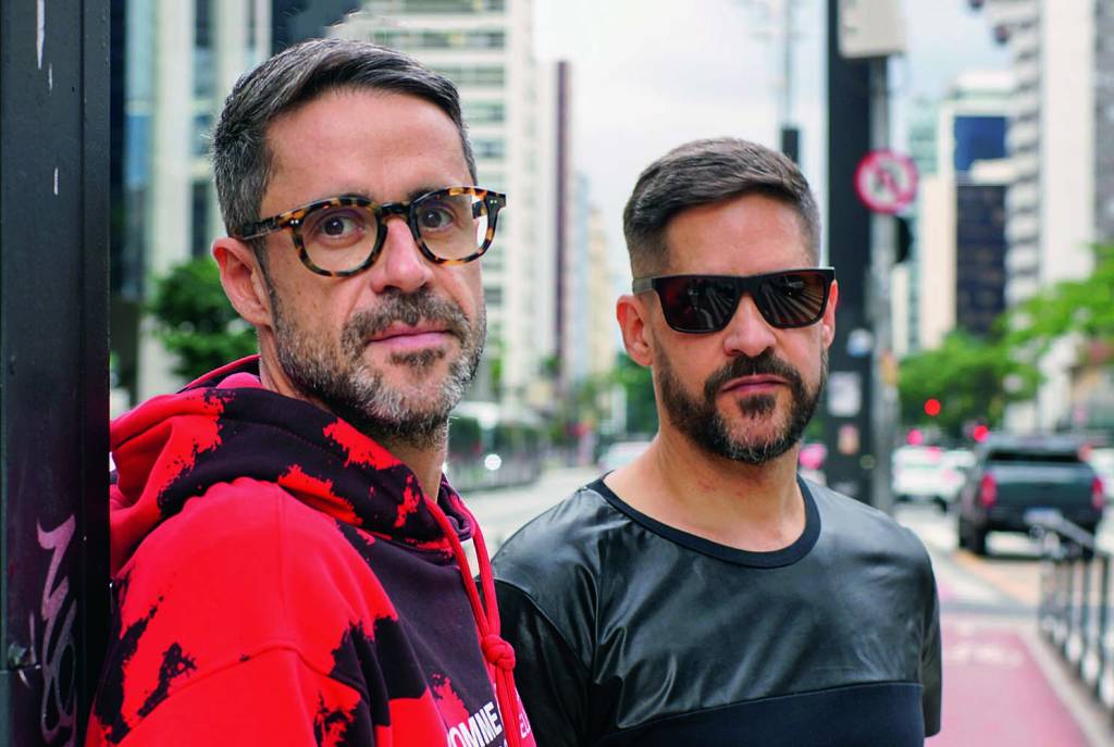 Festa no 4E20 Vynil Music Bar une os DJs Pil Marques e Mau Mau