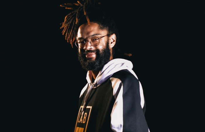 Evandro Fióti celebra Darcy Ribeiro em show inédito