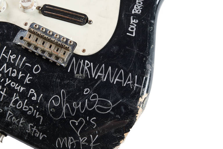 Guitarra quebrada por Kurt Cobain é vendida por quase R$ 3 milhões