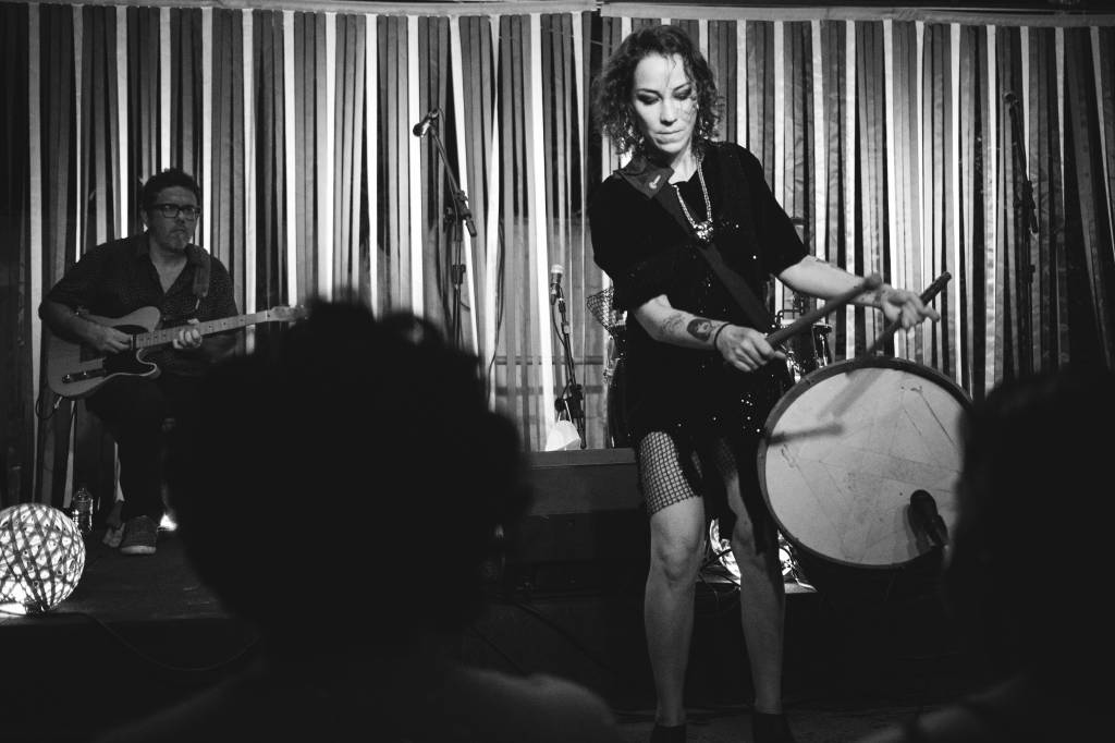 Karina Buhr apresenta show ‘Voz e Tambor’ em São Paulo