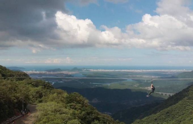 Vídeo: confira passeio na tirolesa entre São Bernardo do Campo e Cubatão