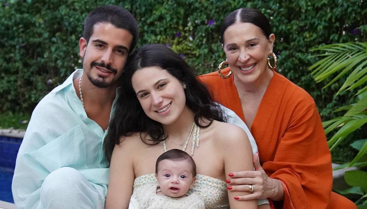 Claudia Raia e seus filhos Enzo, Sophia e Luca