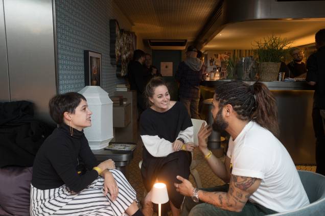 Chefs da nova geração: Rodrigo Freire e Giovanna Grossi acompanhada da sócia Vanessa Civiero Chefs da nova geração: Rodrigo Freire e Giovanna Grossi acompanhada da sócia Vanessa Civiero