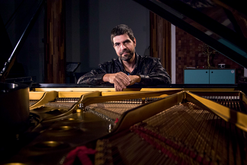 Pianista carioca André Mehmari estreia ópera O Machete