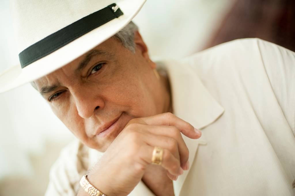 Exposição inédita destaca carreira e figurinos de Sidney Magal