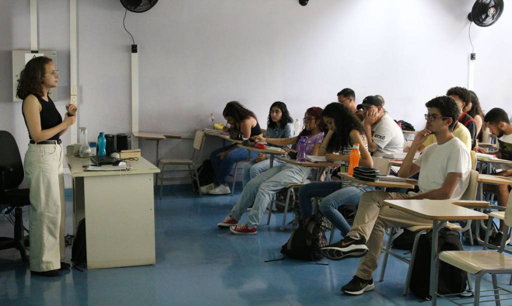 estudantes em sala de aula