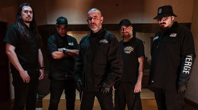 Banda de Henrique Fogaça toca na Av. Paulista para celebrar o Dia do Rock