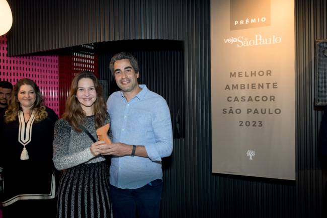 Prêmio Casa Cor Foto Wanezza Soares Alessandra e Ricardo Cardim, com o prêmio de Melhor Paisagismo