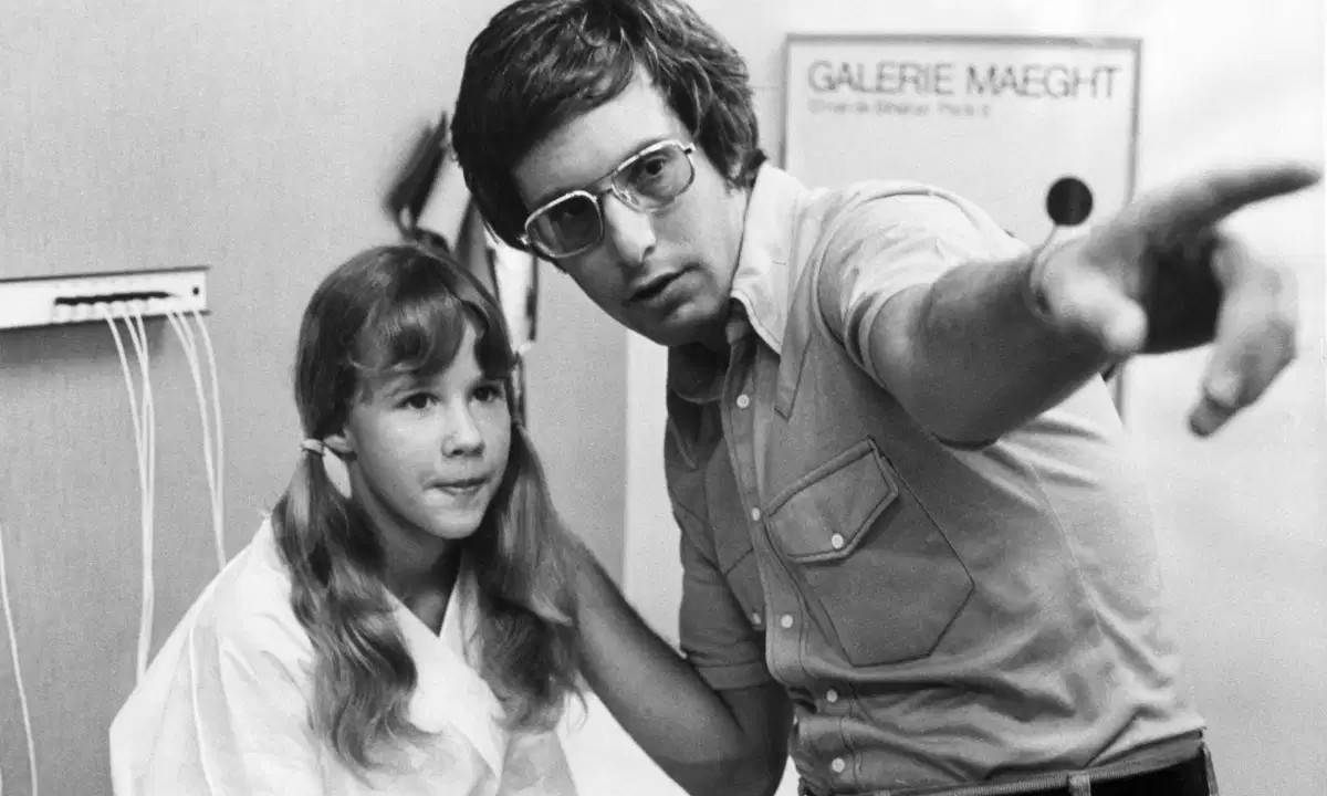 William Friedkin e Linda Blair no set de 'O Exorcista'