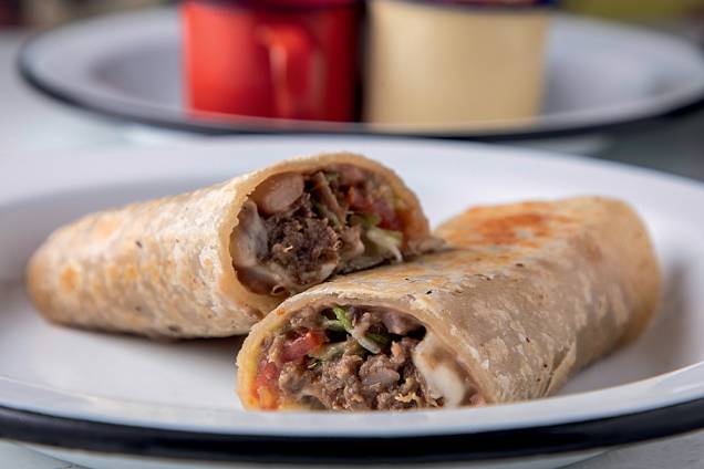 Burrito de carne assada: pedida do cardápio da Taquería La Popular Burrito de carne assada: pedida do cardápio da Taquería La Popular