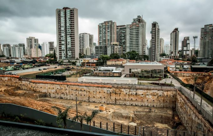 grande terreno vazio onde será criado o parque