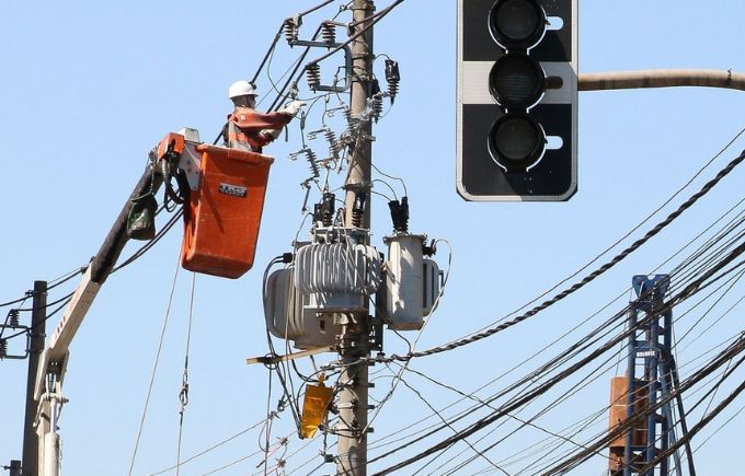 Polícia prendeu 124 pessoas na região metropolitana por “gato” na luz