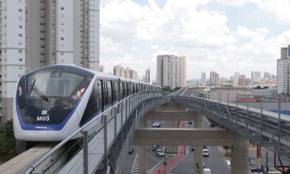 linha-15-prata-monotrilho