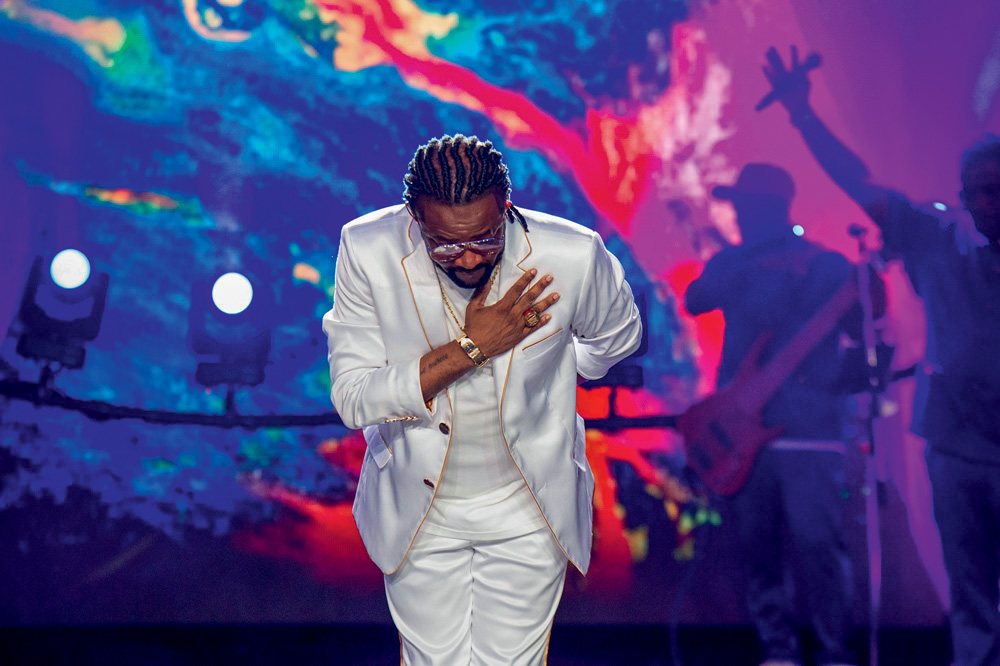 Xande de Pilares estreia nova turnê em São Paulo e lança disco