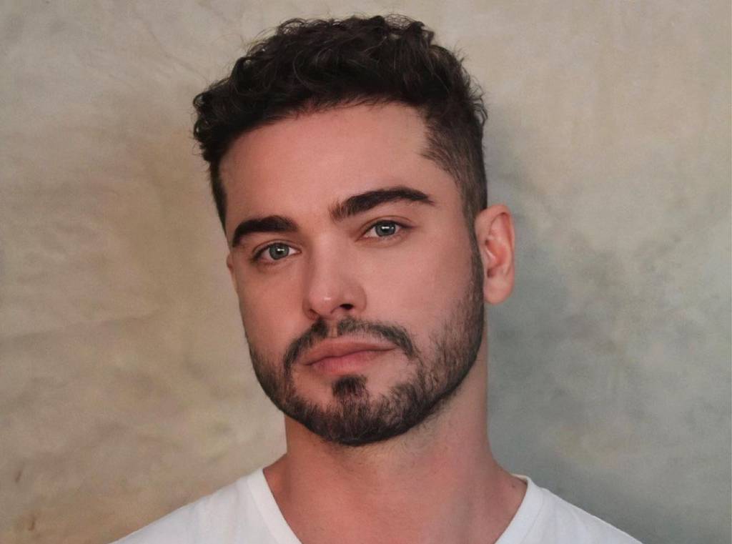 Ator Sidney Sampaio pula de janela de hotel