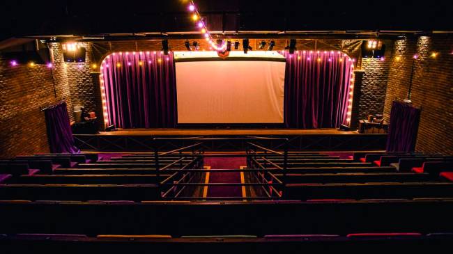 teatro-smt2Divulgação_Complexo Tatuapé.jpg Palco do antigo teatro de bonecos no Tatuapé, voltado para crianças, foi mantido no novo projeto, que espera levar ao espaço do público infantil ao adulto