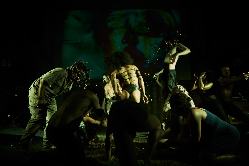 Peça da Cia. Mungunzá incorpora ex-moradores da Cracolândia ao elenco