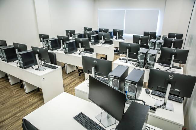 O centro ainda conta com sala de computação, anfiteatro, ambulatório e cozinha experimental didática