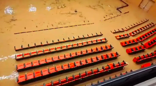 Chuva provoca mortes, alaga teatro e arrasta carros na capital e na Grande SP