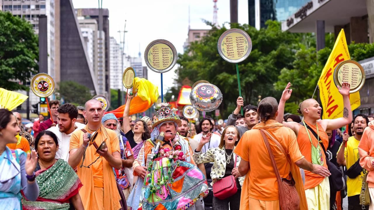festival-ratha-yatra-hare-krishna