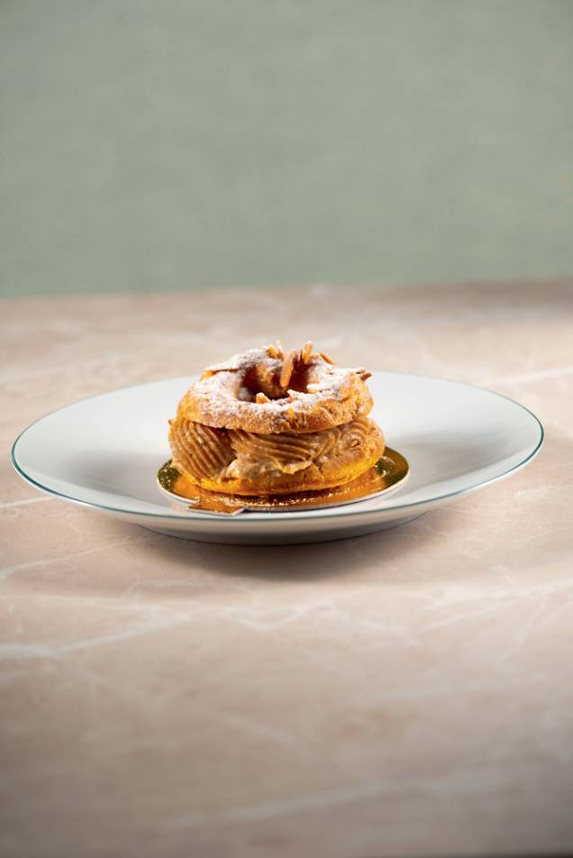 Paris brest: de creme de confeiteiro e pasta de avelã Paris brest: de creme de confeiteiro e pasta de avelã