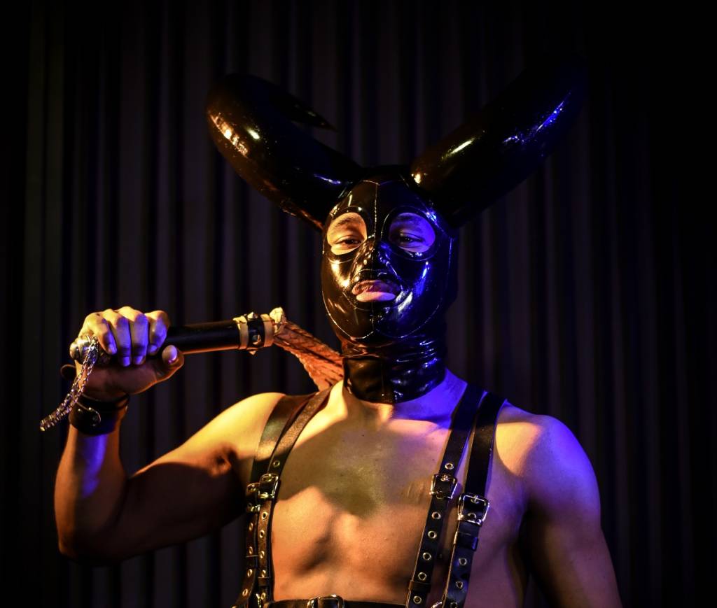 Love Cabaret promove noite fetichista de Halloween