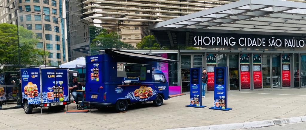 Food Trucks em frente a shopping