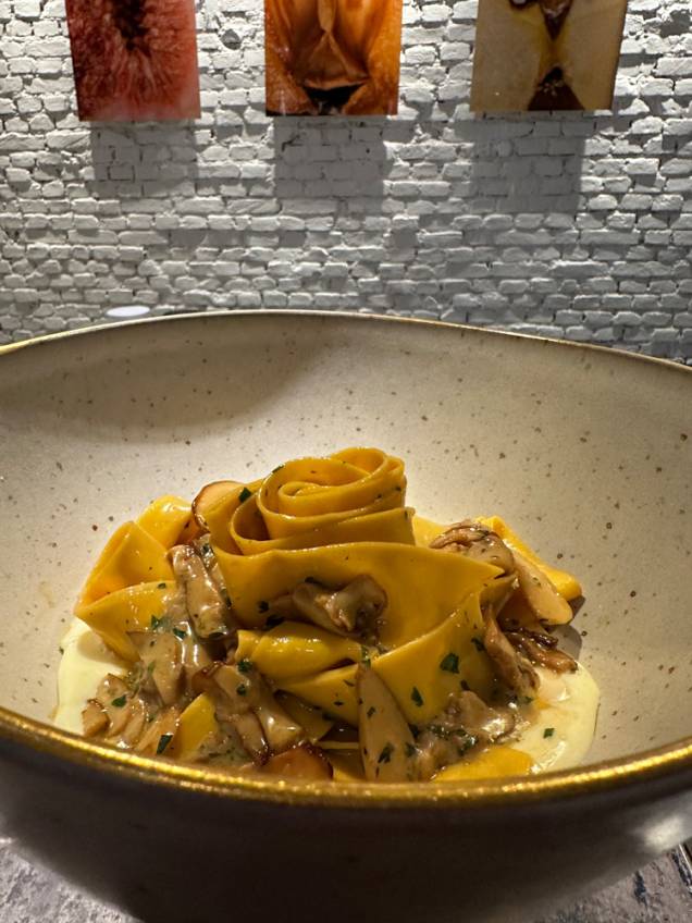 Evvai: pappardelle com cogumelo da casa caçula Trattorita Evvai: pappardelle com cogumelo da casa caçula Trattorita