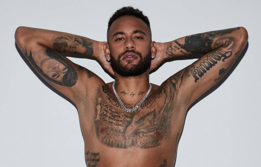Neymar vira modelo de cueca em campanha da marca de Kim Kardashian