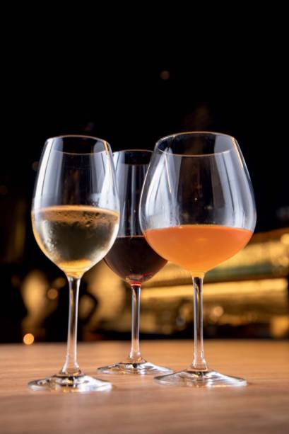 Seleção de taças: chegam servidas à mesa para agilizar o atendimento Seleção de taças: chegam servidas à mesa para agilizar o atendimento