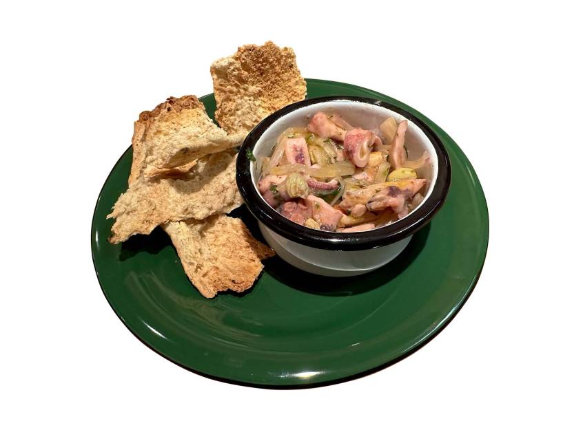 Vinagrete de lula e polvo: com cebola caramelada e uva-passa branca Vinagrete de lula e polvo: com cebola caramelada e uva-passa branca