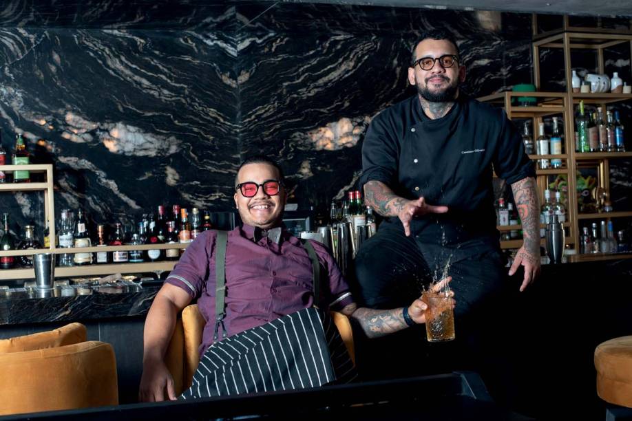 A dupla de balcão e cozinha: Marlon Silva e Cassiano Oliveira A dupla de balcão e cozinha: Marlon Silva e Cassiano Oliveira