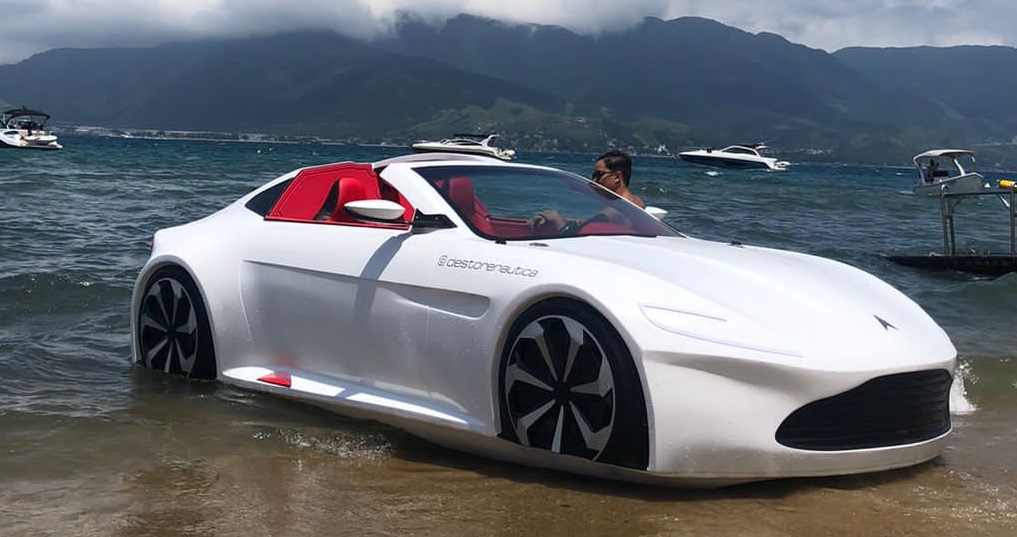 Lancha com cara de carro de luxo desembarca (e acelera) no Litoral de SP