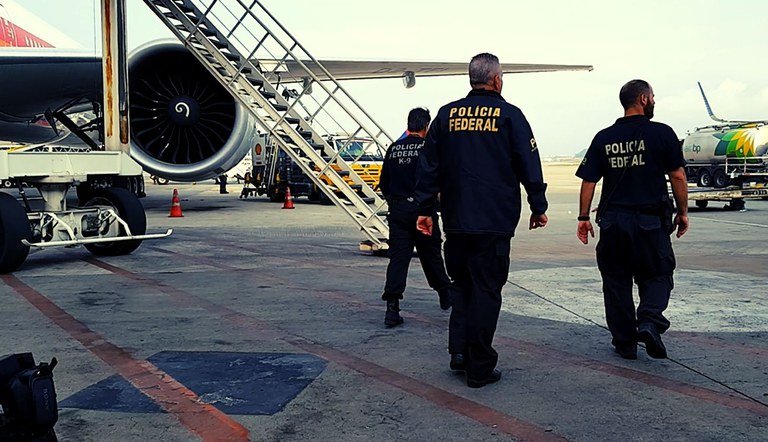 PF realiza operação contra tráfico internacional de drogas no Aeroporto de Guarulhos