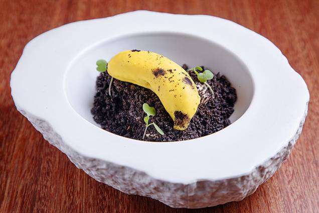 Musse de banana, doce de leite e crumble de cacau: sobremesa do Cala del Tanit Musse de banana, doce de leite e crumble de cacau: sobremesa do Cala del Tanit