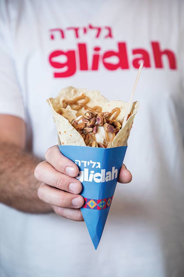 Cone de pão laffa com sorvete de doce de gergelim: da Glidah Cone de pão laffa com sorvete de doce de gergelim: da Glidah