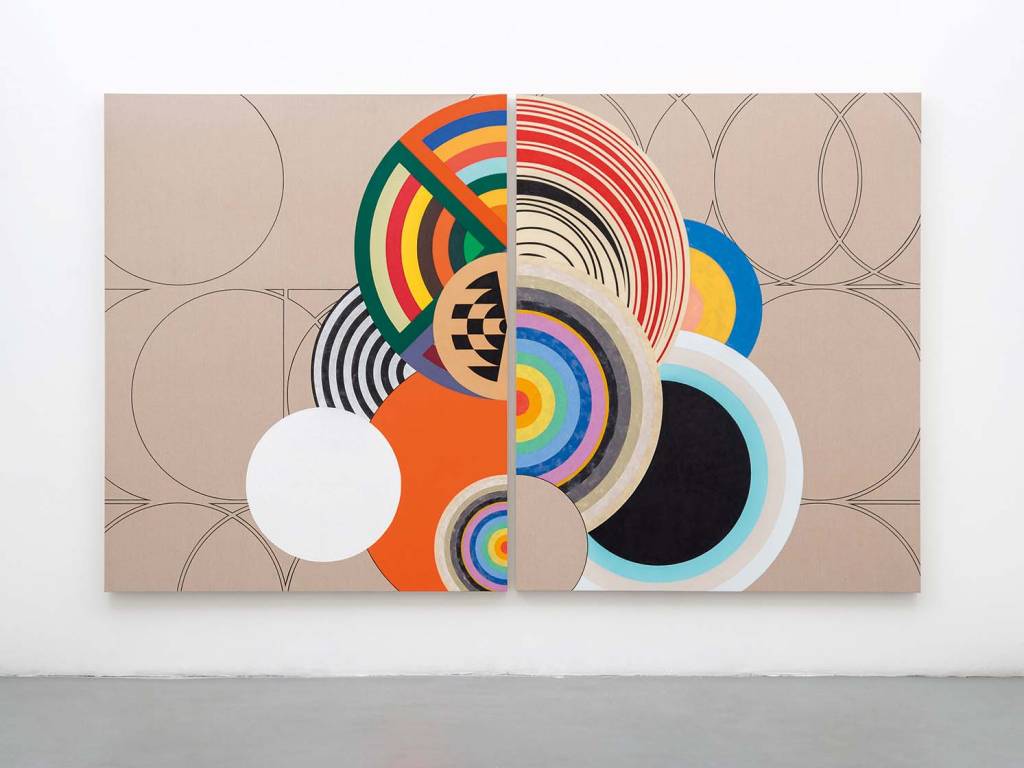 Jose Dávila, The fact of constantly returning to the same point or situation, 2023, Silkscreen print and vinyl paint on loomstate linen, 210 x 344 x 6 cm, foto Agustín Arce_Divulgação.jpg jose-davila-exposição