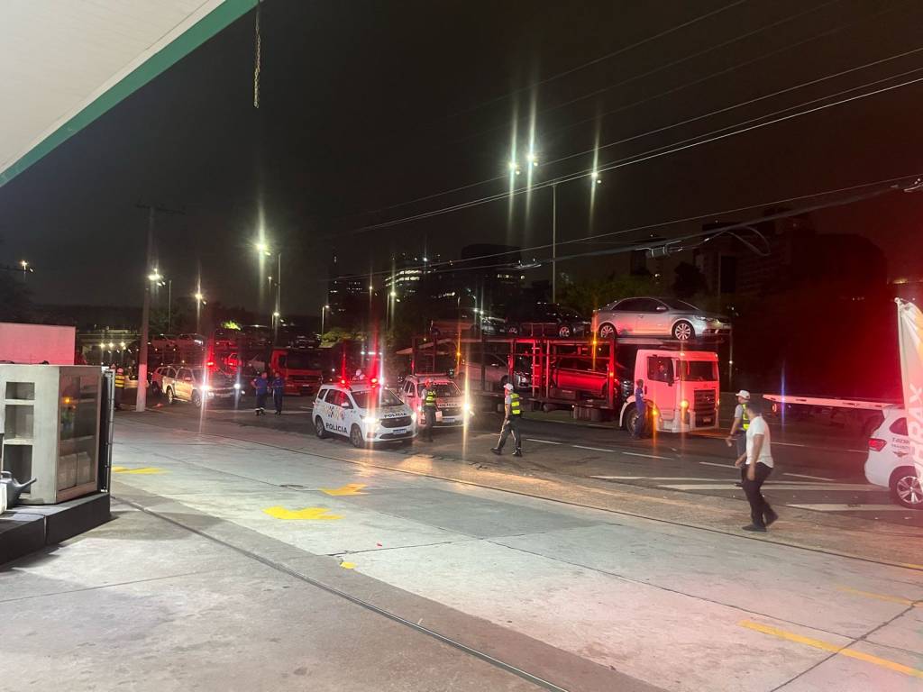 Operação da PM contra rachas apreende 72 veículos na Marginal Pinheiros