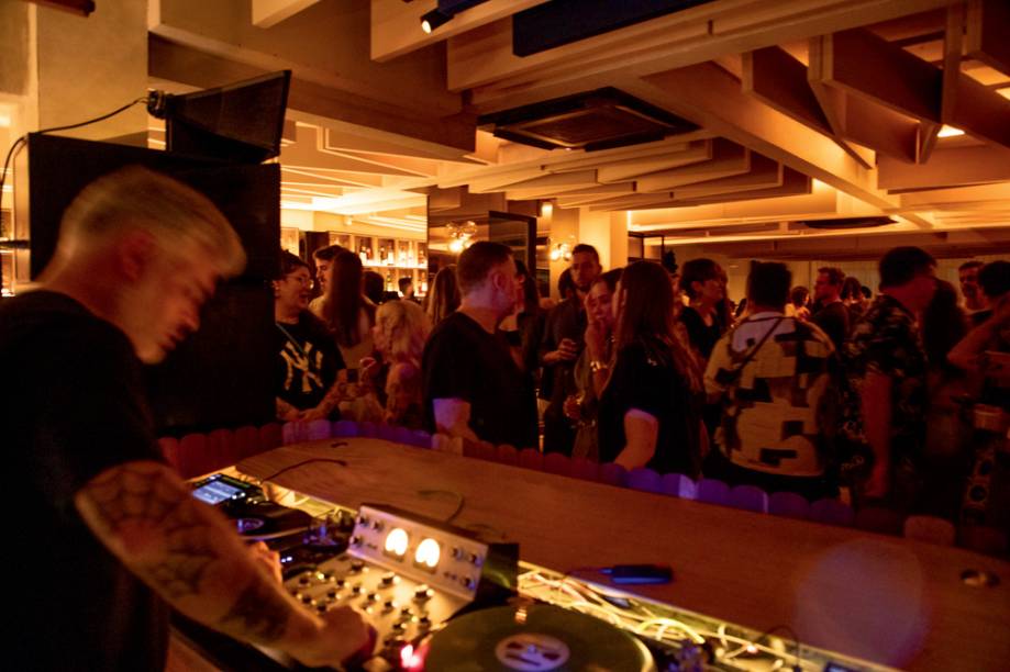 Salão com DJ: ambiente do Matiz com acústica Salão com DJ: ambiente do Matiz com acústica