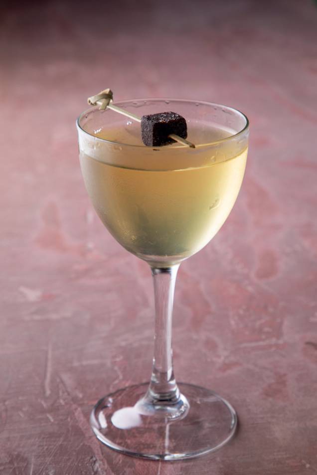 Carandá: com uísque, calda de buriti, limão-siciliano e bitter de laranja do Banqueta Carandá: com uísque, calda de buriti, limão-siciliano e bitter de laranja do Banqueta